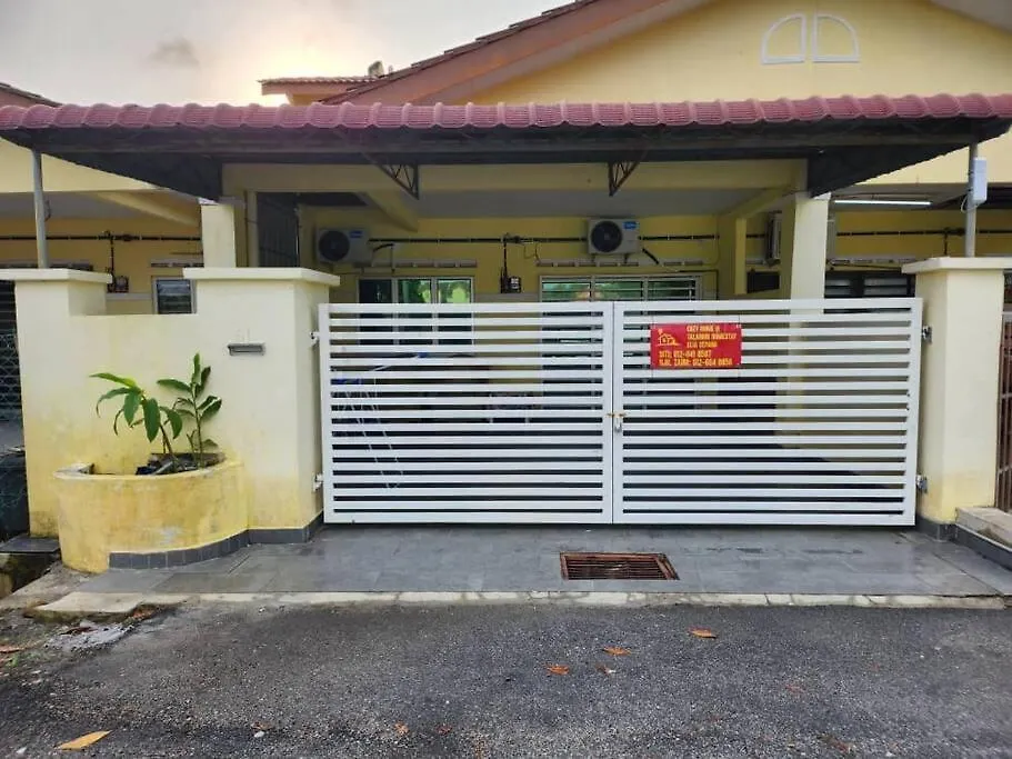 D'Haja 61 Klia Sepang With 3 Airconds & Wifi Villa Banting  Malaysia