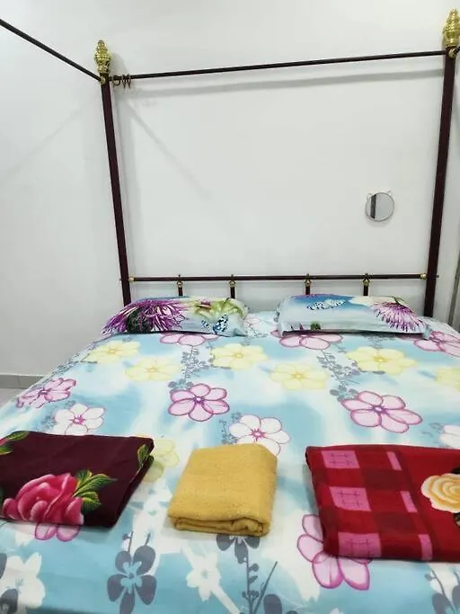 D'Haja 61 Klia Sepang With 3 Airconds & Wifi Villa Banting  Banting (Selangor)