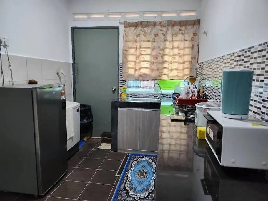 D'Haja 61 Klia Sepang With 3 Airconds & Wifi Villa Banting