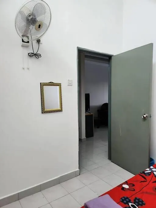 Semesterbostad D'Haja 61 Klia Sepang With 3 Airconds & Wifi Villa Banting