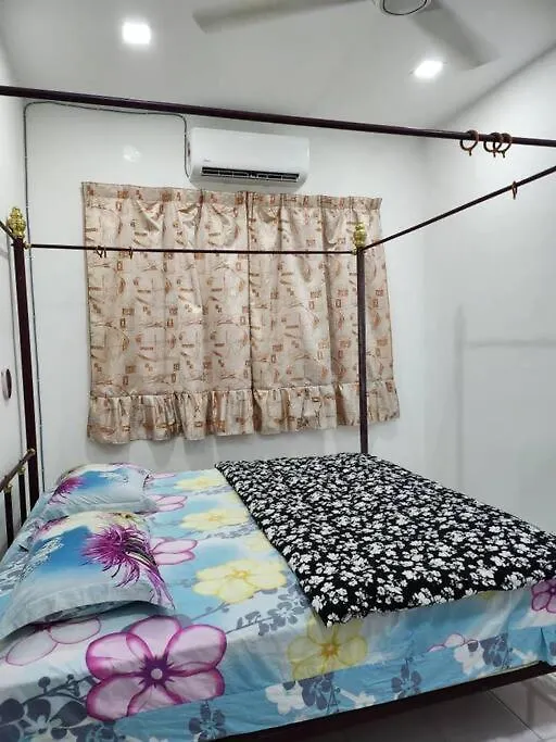 D'Haja 61 Klia Sepang With 3 Airconds & Wifi Villa Banting