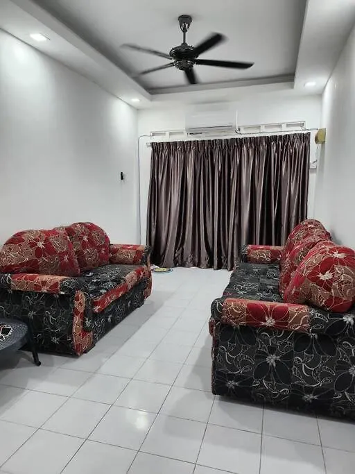 D'Haja 61 Klia Sepang With 3 Airconds & Wifi Villa Banting  Semesterbostad